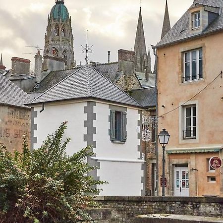 La Plus Petite Maison De France Bayeux Exterior photo